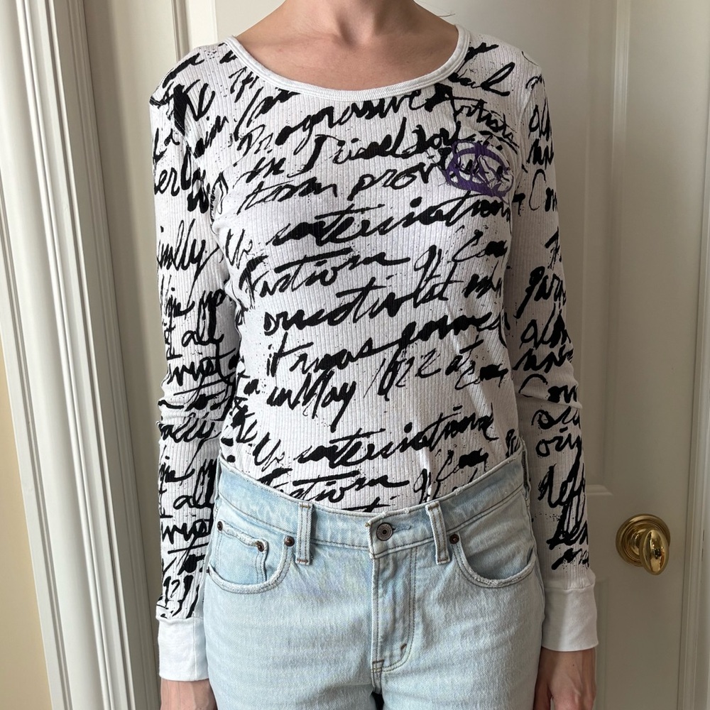 Volcom Long Sleeve Tshirt Women’s Top White & Black Script Print Graffiti Skater